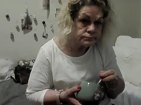 housewife shantie online show from 29, 11, 2025