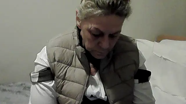 housewife shantie online show from 31, 10, 2025