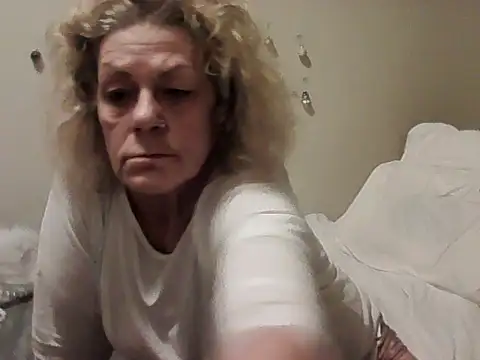 housewife shantie online show from 28, 11, 2025