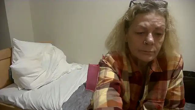 housewife shantie online show from 23, 10, 2025