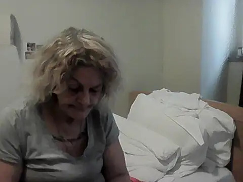 housewife shantie online show from 28, 2, 2026