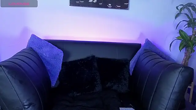 Alisson Wynter online show from 8, 4, 2026