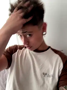 Chriss gomez2 online show from 5, 10, 2025