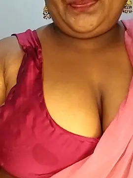 Snapshot of Sexy_Radhikaa chatting on 5, 5, 2026 Sexy Radhikaa online show from 5, 5, 2026