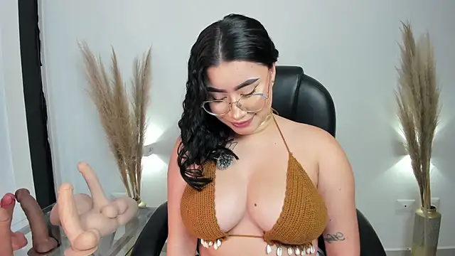 Snapshot of leylaclintonxx chatting on 15, 3, 2025 leylaclintonxx online show from 15, 3, 2025