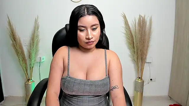 Snapshot of leylaclintonxx chatting on 21, 12, 2024 leylaclintonxx online show from 21, 12, 2024