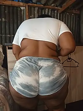 Snapshot of curvyloneah75 chatting on 28, 5, 2026 curvyloneah75 online show from 28, 5, 2026