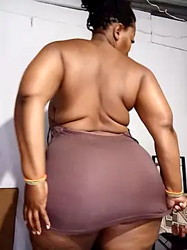 Snapshot of curvyloneah75 chatting on 17, 12, 2025 curvyloneah75 online show from 17, 12, 2025