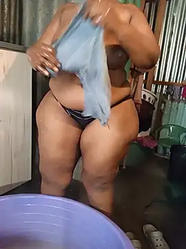 Snapshot of curvyloneah75 chatting on 2, 6, 2026 curvyloneah75 online show from 2, 6, 2026