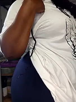 Snapshot of curvyloneah75 chatting on 14, 4, 2026 curvyloneah75 online show from 14, 4, 2026