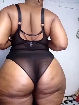 Snapshot of curvyloneah75 chatting on 4, 12, 2025 curvyloneah75 online show from 4, 12, 2025