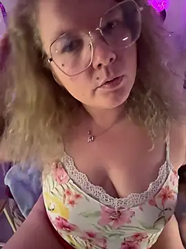 CurvyAnonymousGirl89 online show from 13, 4, 2026