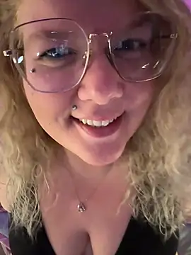 CurvyAnonymousGirl89 online show from 28, 3, 2026