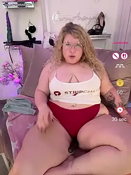 Snapshot of CurvyAnonymousGirl89 chatting on 31, 5, 2026 CurvyAnonymousGirl89 online show from 31, 5, 2026