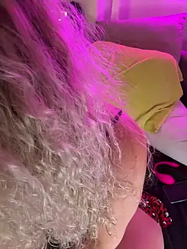 CurvyAnonymousGirl89 online show from 3, 10, 2025