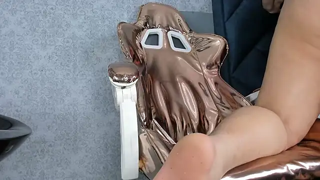 Snapshot of melody_hanks chatting on 13, 11, 2025 melody hanks online show from 13, 11, 2025