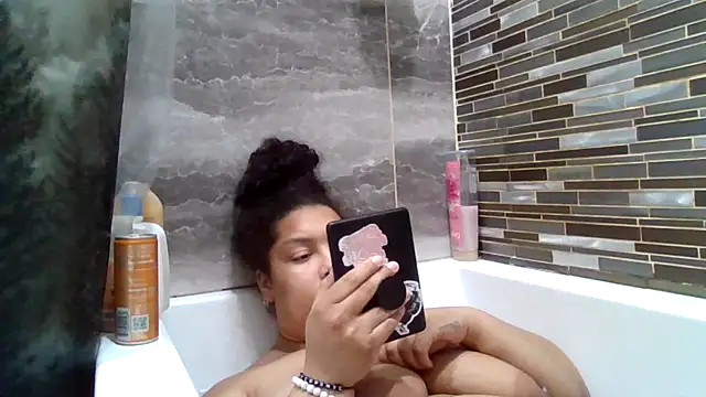 Snapshot of ariadxxx chatting on 7, 12, 2024 ariadxxx online show from 7, 12, 2024