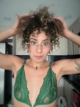 Snapshot of varenkaivanova_22 chatting on 31, 5, 2026 varenkaivanova 22 online show from 31, 5, 2026