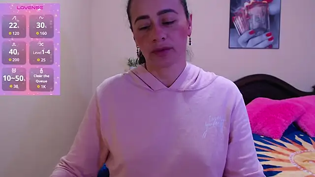 Snapshot of sara_florez1 chatting on 8, 10, 2025 sara florez1 online show from 8, 10, 2025