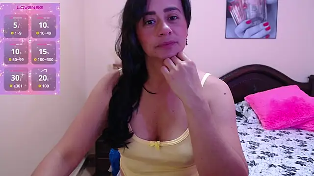 Snapshot of sara_florez1 chatting on 27, 10, 2025 sara florez1 online show from 27, 10, 2025