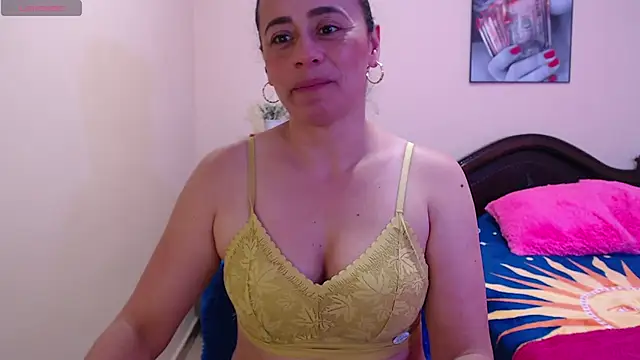 Snapshot of sara_florez1 chatting on 13, 10, 2025 sara florez1 online show from 13, 10, 2025