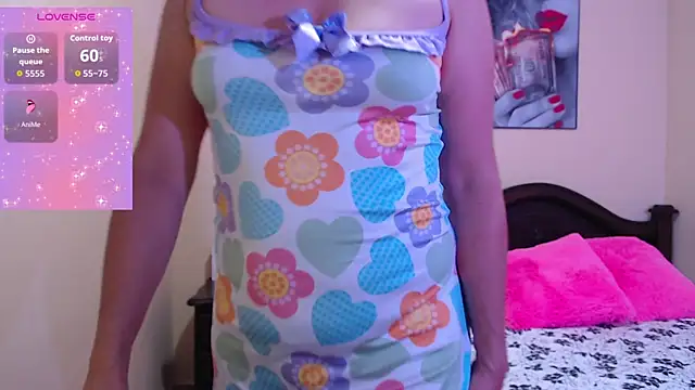 Snapshot of sara_florez1 chatting on 24, 10, 2025 sara florez1 online show from 24, 10, 2025