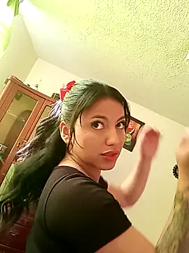 Naomy veracruz  online show from 12, 11, 2025