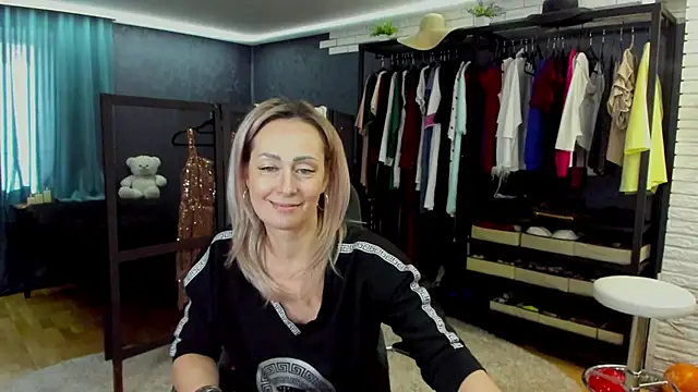 Julia Cherry  online show from 18, 2, 2026