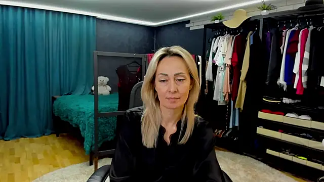 Julia Cherry  online show from 20, 4, 2026