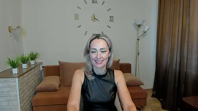 Julia Cherry  online show from 16, 1, 2025