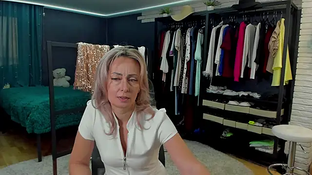 Julia Cherry  online show from 16, 1, 2026