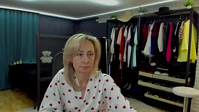 Julia Cherry  online show from 13, 3, 2026