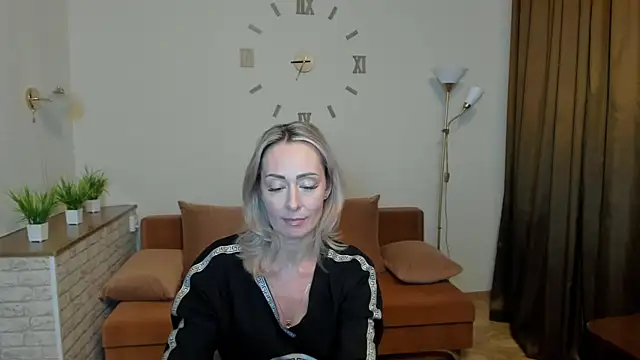 Julia Cherry  online show from 12, 1, 2025