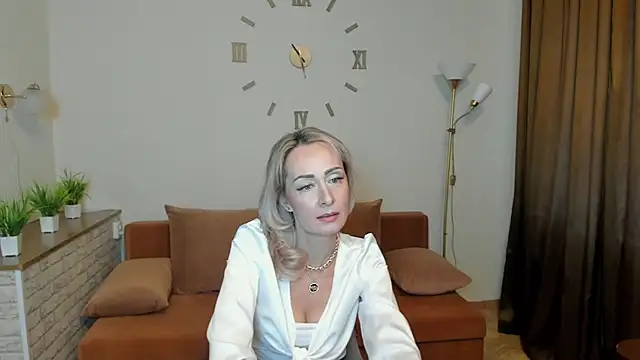 Julia Cherry  online show from 11, 1, 2025