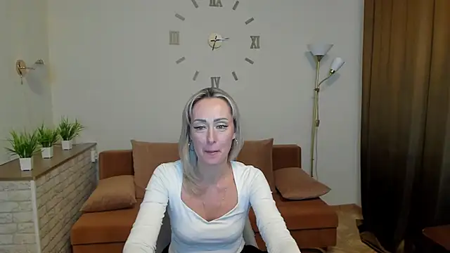 Julia Cherry  online show from 22, 1, 2025