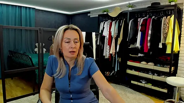 Julia Cherry  online show from 1, 5, 2026