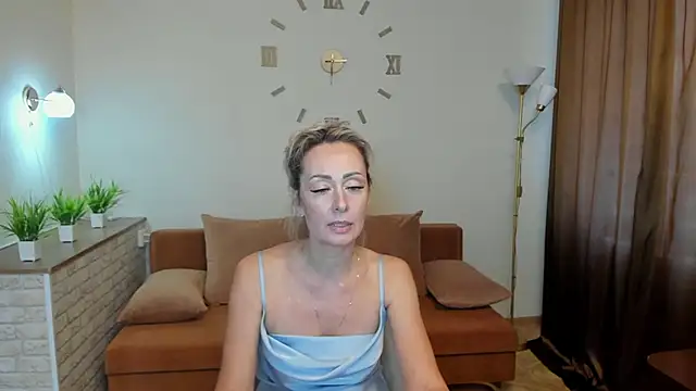 Julia Cherry  online show from 26, 1, 2025