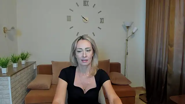 Julia Cherry  online show from 24, 1, 2025