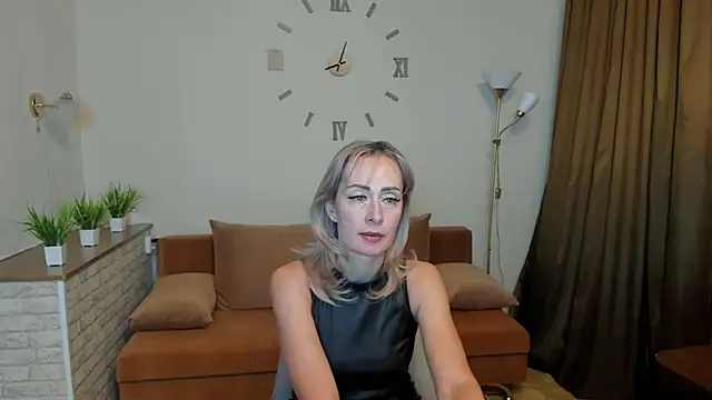 Julia Cherry  online show from 16, 1, 2025