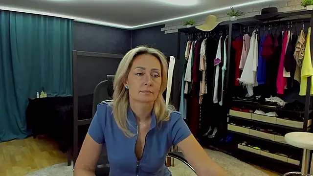 Julia Cherry  online show from 5, 3, 2026