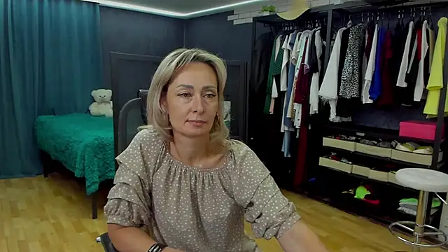 Julia Cherry  online show from 2, 12, 2025