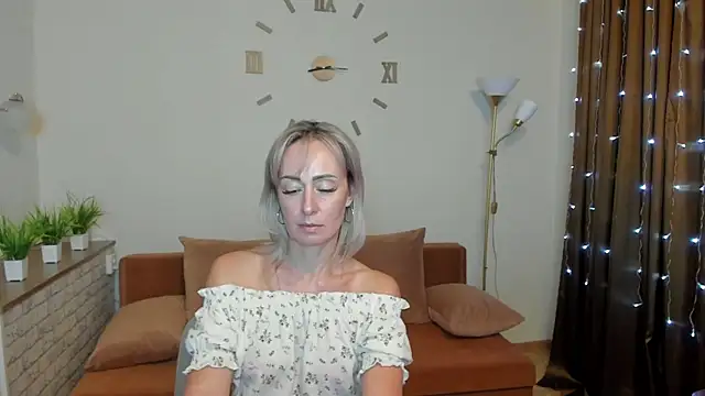 Julia Cherry  online show from 7, 1, 2025