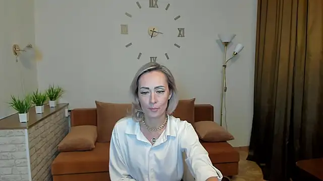 Julia Cherry  online show from 16, 1, 2025