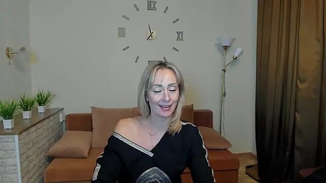 Julia Cherry  online show from 24, 1, 2025