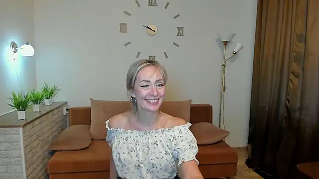 Julia Cherry  online show from 17, 1, 2025