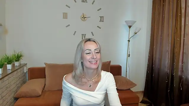 Julia Cherry  online show from 8, 1, 2025