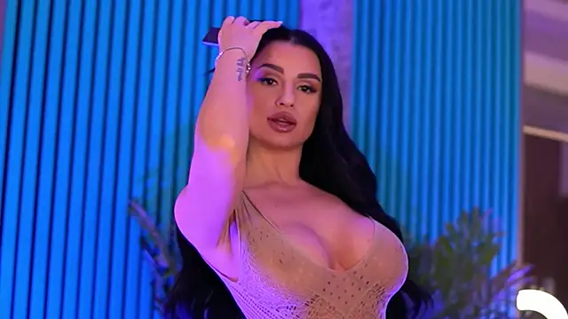 IsabelleHunt online show from 21, 2, 2025