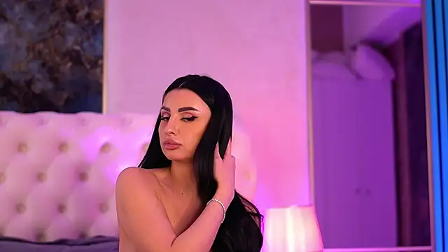 IsabelleHunt online show from 2, 3, 2025