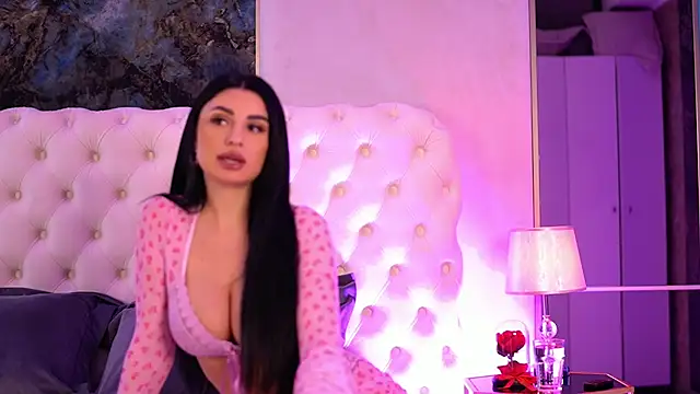 IsabelleHunt online show from 5, 3, 2025