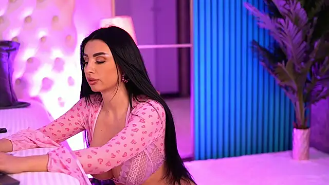 IsabelleHunt online show from 5, 3, 2025